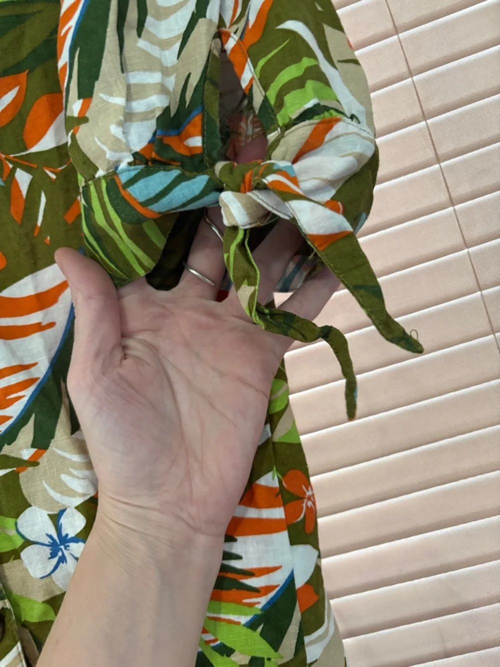 🌴🌞NWOT Linen Blend Green Tropical Button-Front V Neck Women's Top - Picture 7 of 8